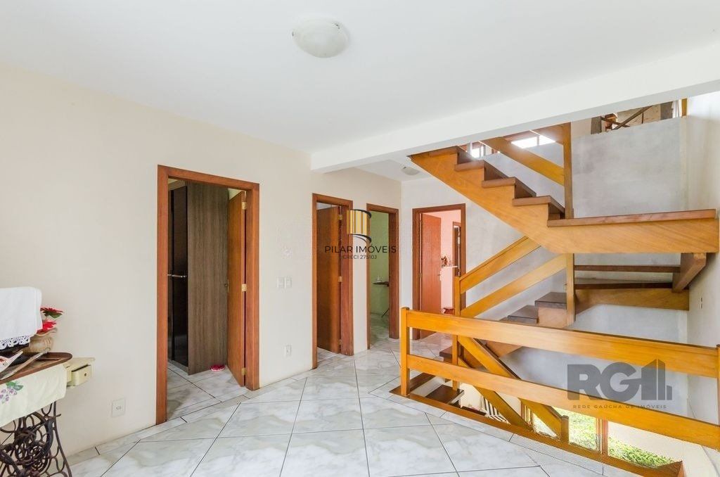Casa em Condomínio, 166m² - 3 dormitórios, 2 vagas no bairro Guarujá
