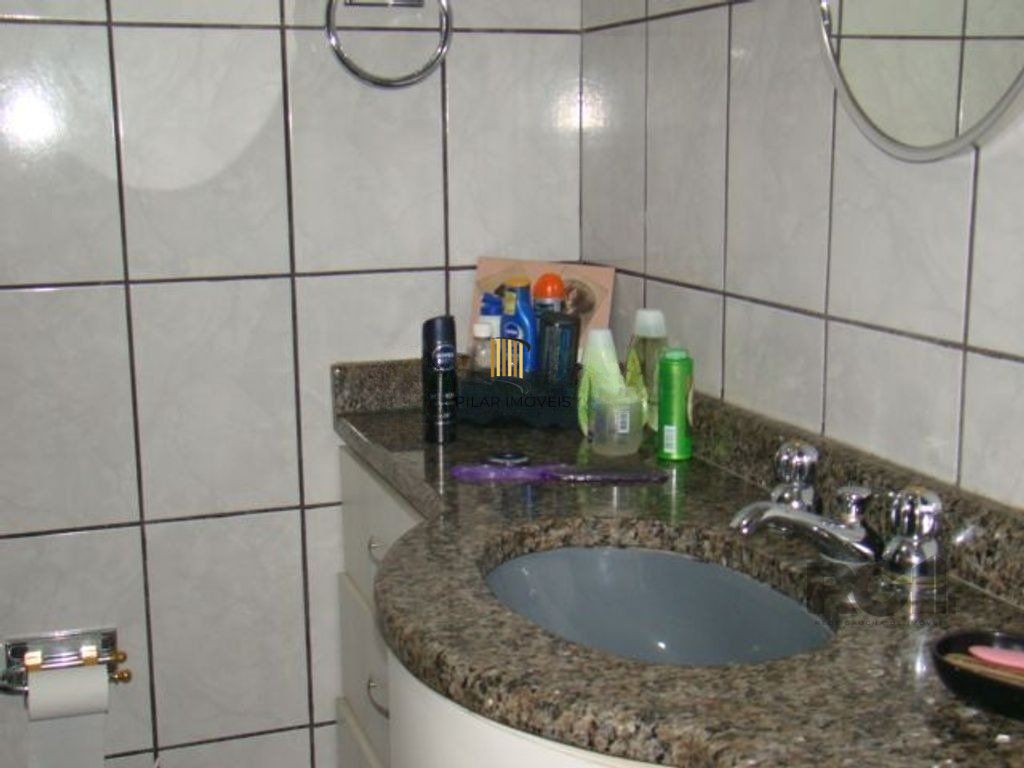 Casa de 370m² - 4 dormitórios, 2 suítes e 4 vagas de garagem no bairro Espírito Santo