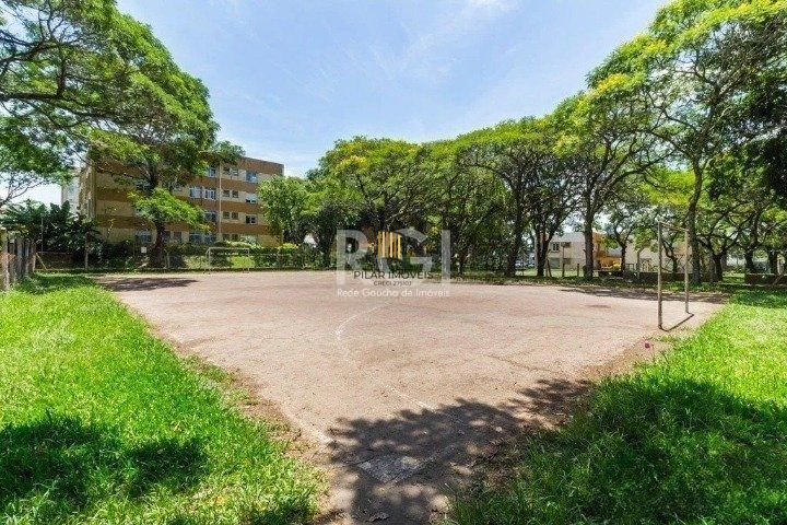 Apartamento de 03 dormitórios, sala, cozinha, banheiro. Condomínio  com salão de festas, pracinha, quadra de esportes, portaria 24h, salão de festas, churrasqueira e garagem rotativa