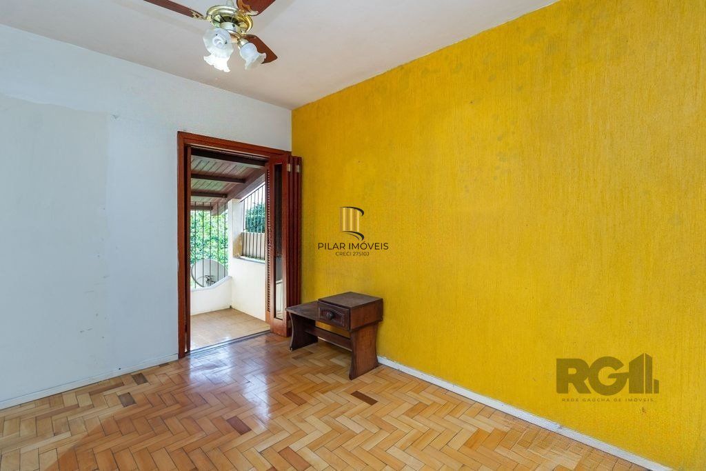 Casa de 4 dormitórios no bairro Camaquã