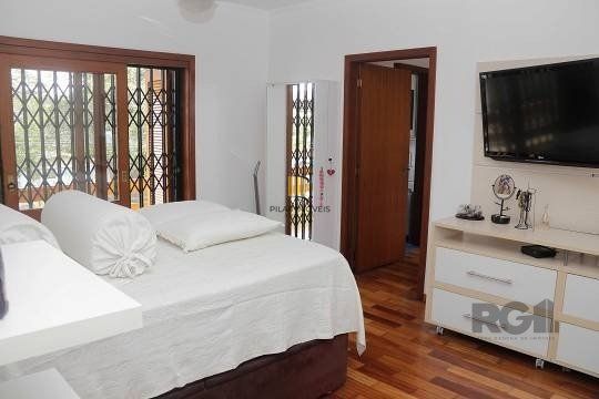 Excelente casa de 287m² com 3 dormitórios e 4 vagas.