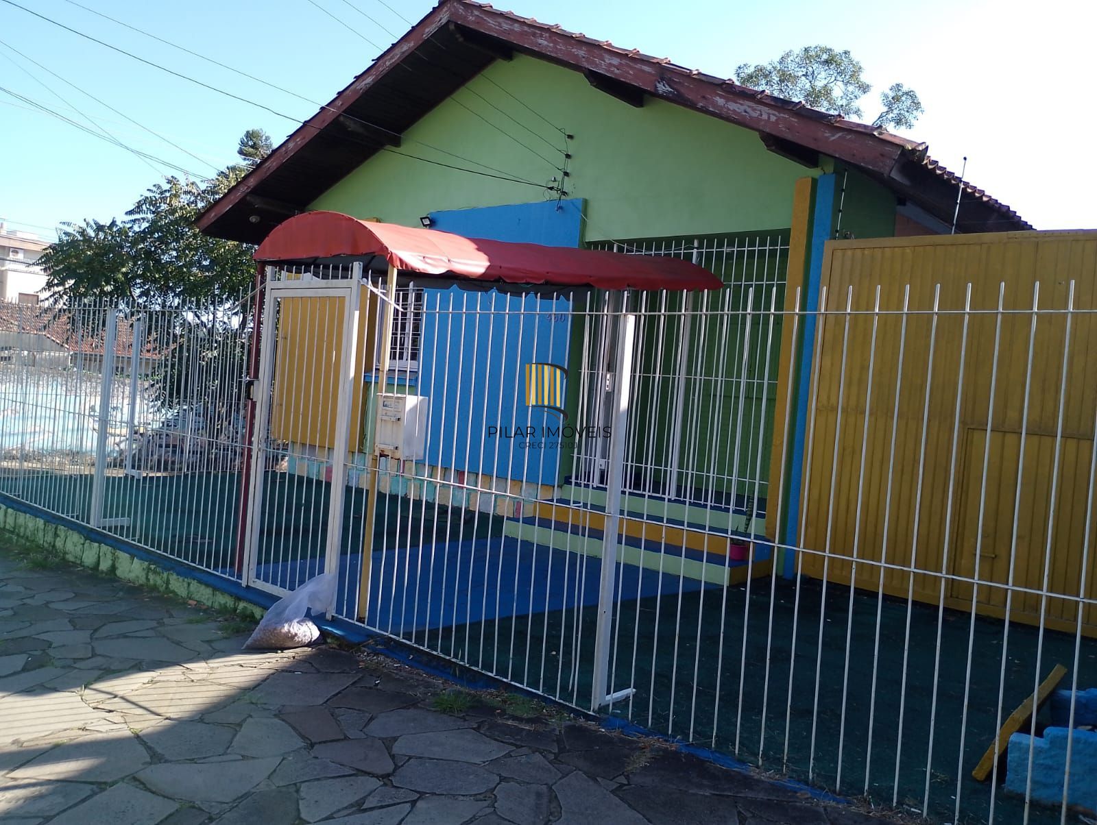 Casa de esquina 03 dormitórios Teresópolis - Pilar Imóveis