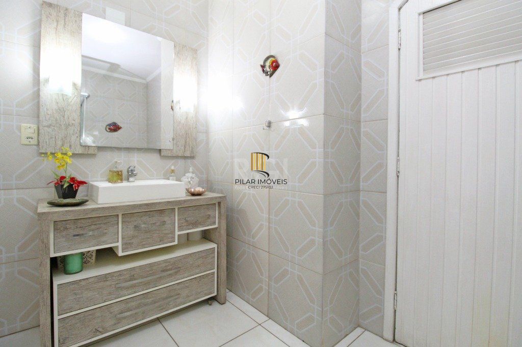 Casa 7 dormitórios no bairro Glória