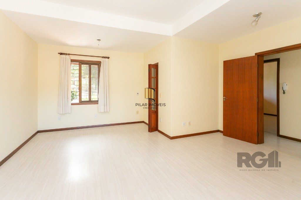 Casa com 5 dormitórios no bairro Jardim Carvalho