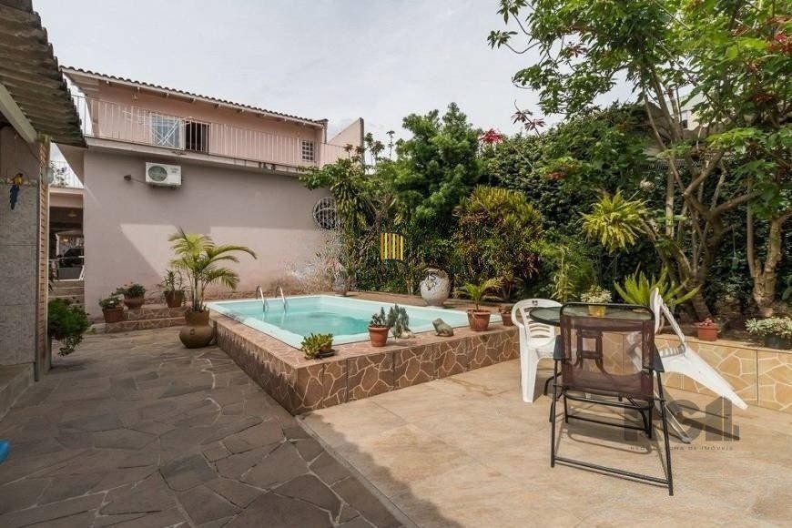 CASA PRÓXIMA AO PONTAL, com 5 vagas, 3 dormitórios!
