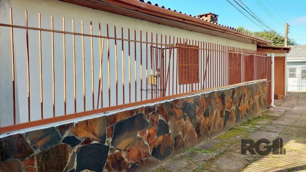 Casa de 3 dormitórios no bairro Cristal