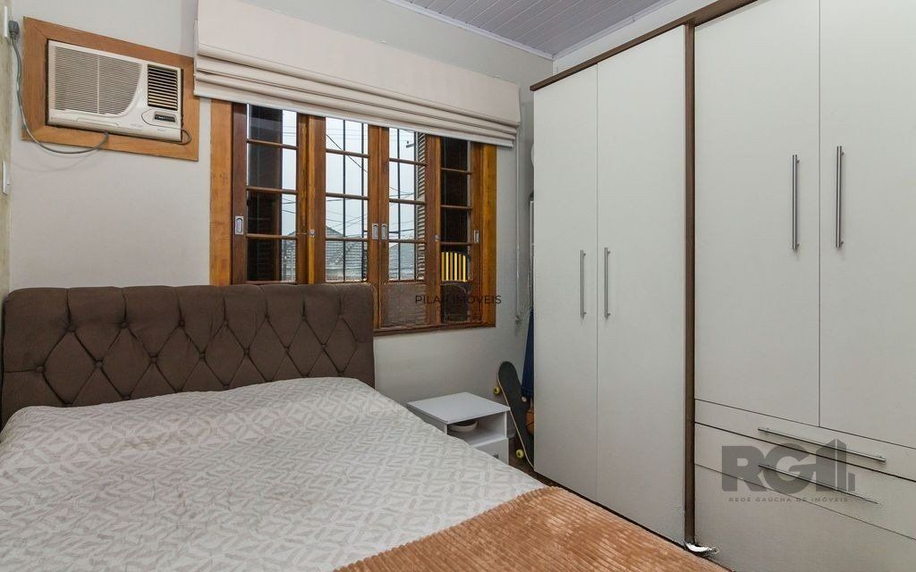 Casa 03 dormitórios com piscina próxima a Av. Prof. Oscar Pereira e todos os recursos do bairro.