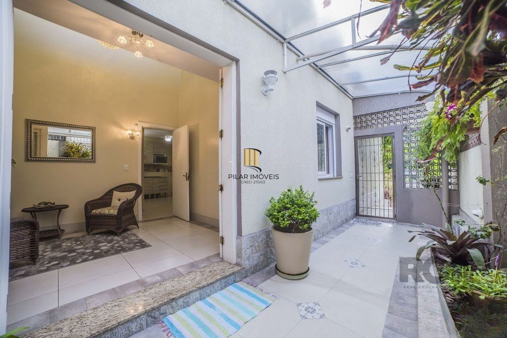 Casa de 4 dormitórios no bairro Glória