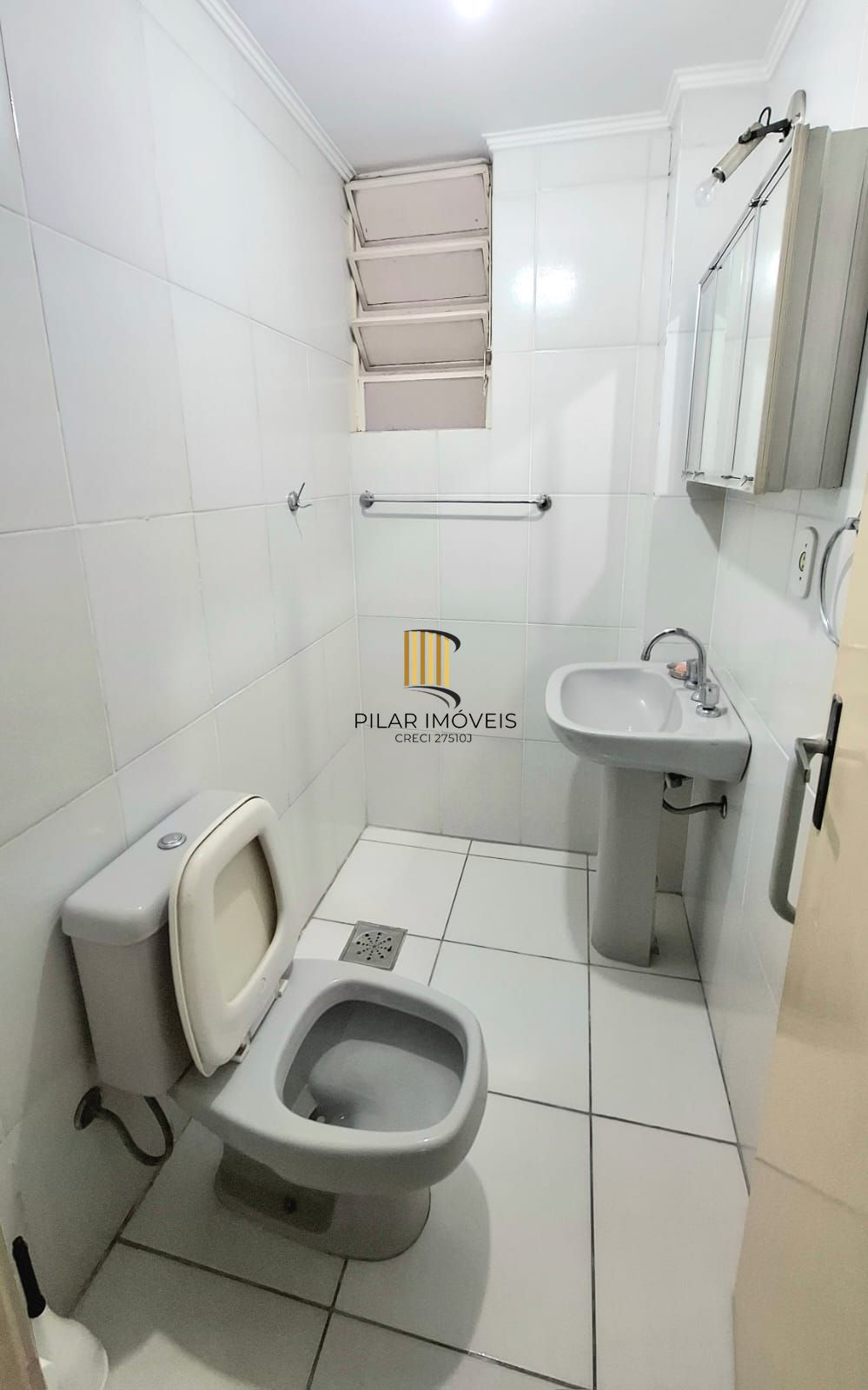 APTO 3 DORM COM DEPENDENCIA EMPREGADA