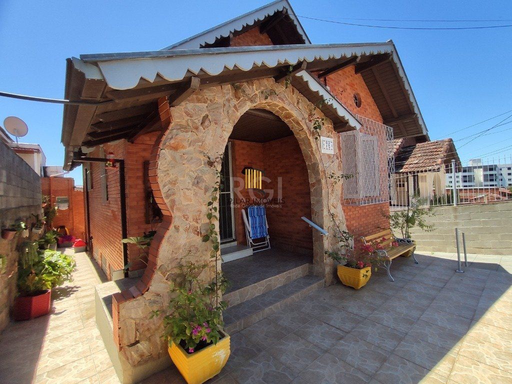 Casa para Venda - 142.8m², 4 dormitórios, 5 vagas - Teresópolis