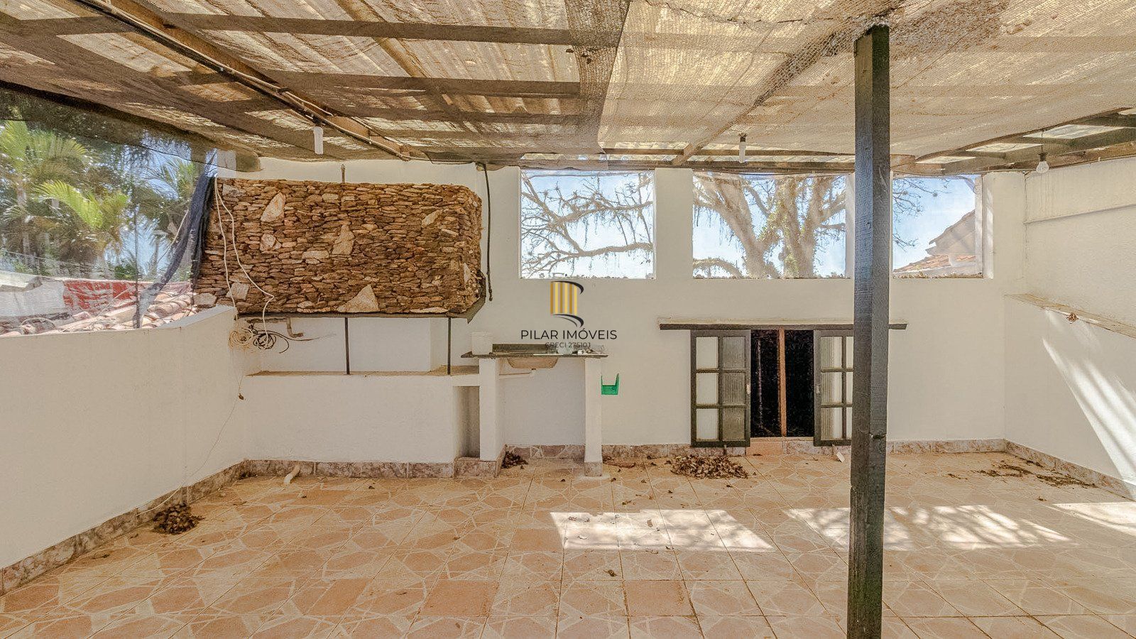 Excelente casa de 308 m² com 4 suítes e 4 vagas de garagem.