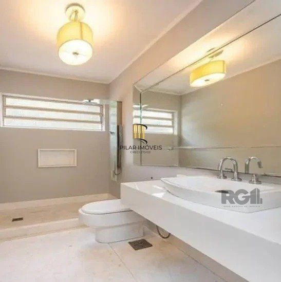 Excelente casa de 220m² com 3 dormitórios no bairro Tristeza.