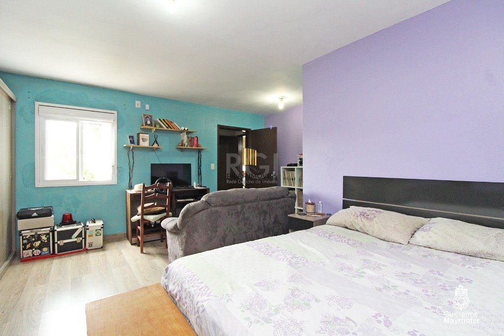 Casa para Venda - 220m², 2 dormitórios, sendo 2 suites, 3 vagas - Teresópolis