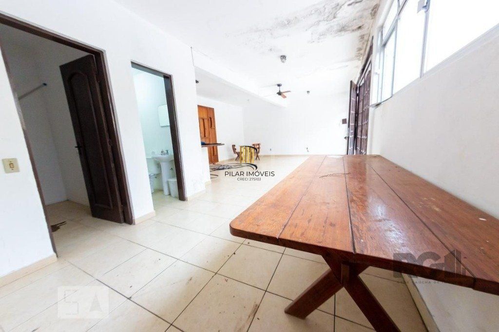 Casa para Venda - 450m², 4 dormitórios, sendo 3 suites, 5 vagas - Nonoai