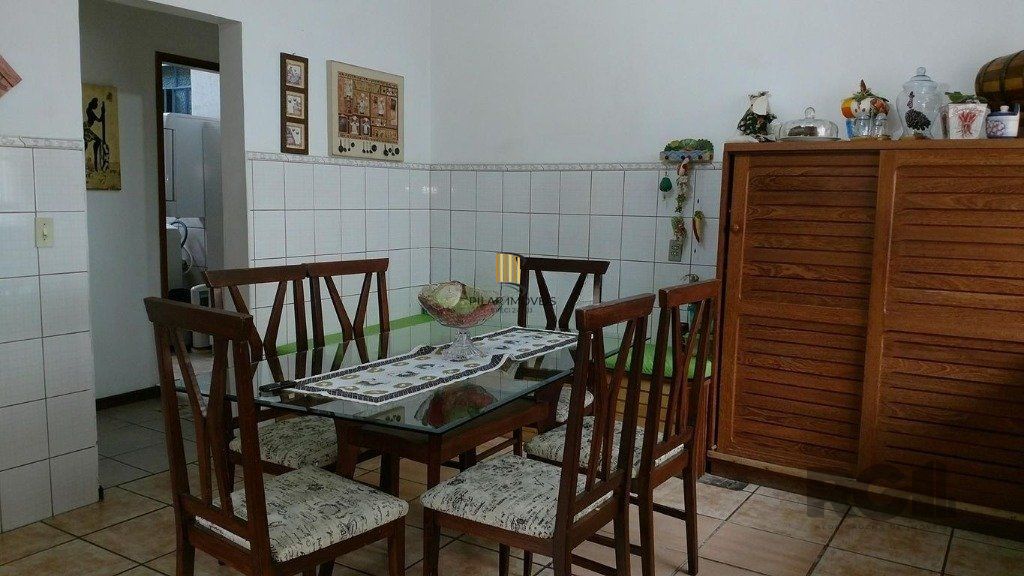 Casa de 3 dormitórios no bairro  Sarandi