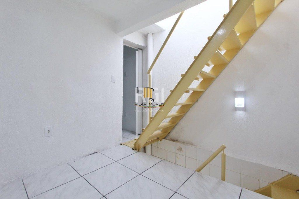Sobrado para Venda - 70m², 2 dormitórios, Nonoai