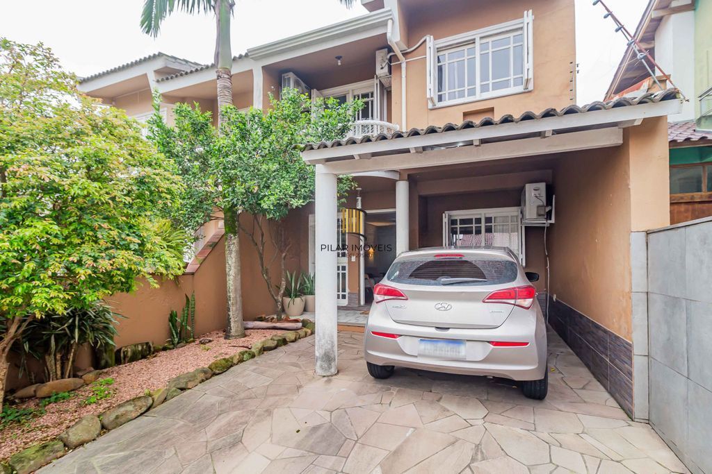 Casa de 3 dormitórios à venda no Bairro Serraria - Porto Alegre
