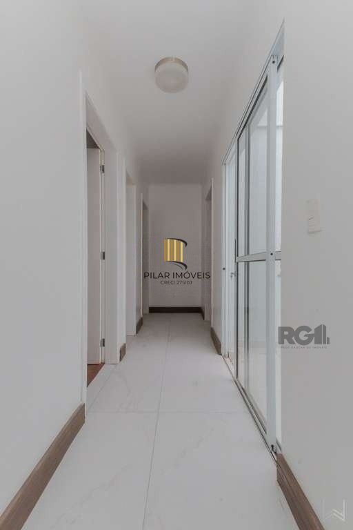 Casa 03 quartos, 02 vagas,próxima à Assis Brasil e Sertório.
