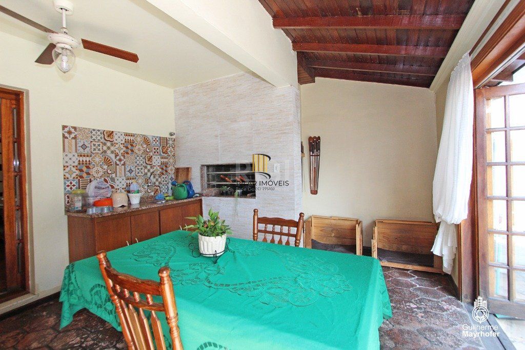 Casa para Venda - 326m², 3 dormitórios, sendo 3 suites, 4 vagas - Glória
