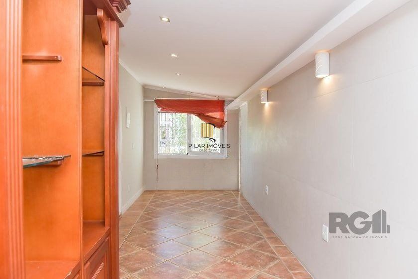 Casa de 197m² - 5 dormitórios, 3 vagas no bairro Rubem Berta