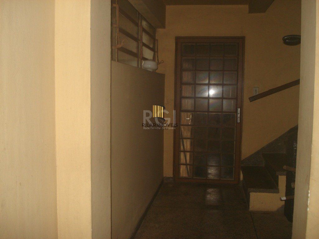 Casa para Venda - 500m², 6 dormitórios, sendo 2 suites, 4 vagas - Glória