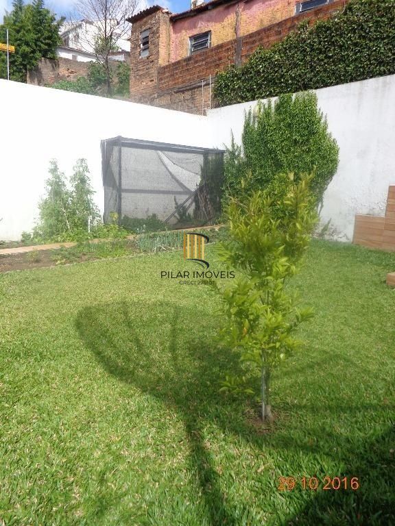 Casa para Venda - 217m², 3 dormitórios, sendo 1 suites, 5 vagas - Teresópolis