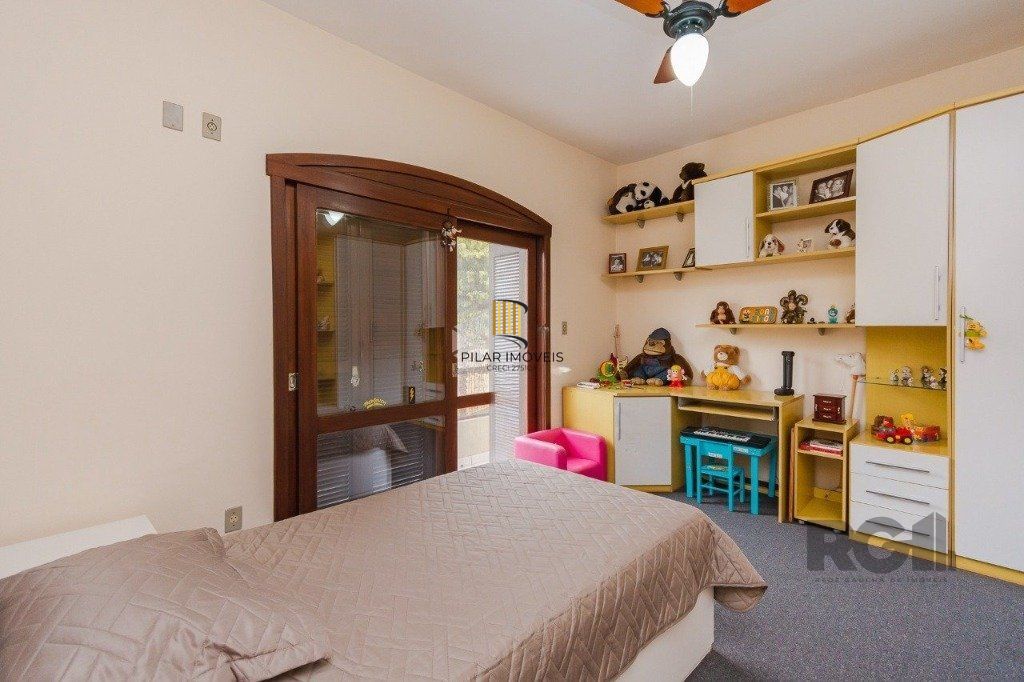 Casa com 4 dormitórios no bairro Morro Santana