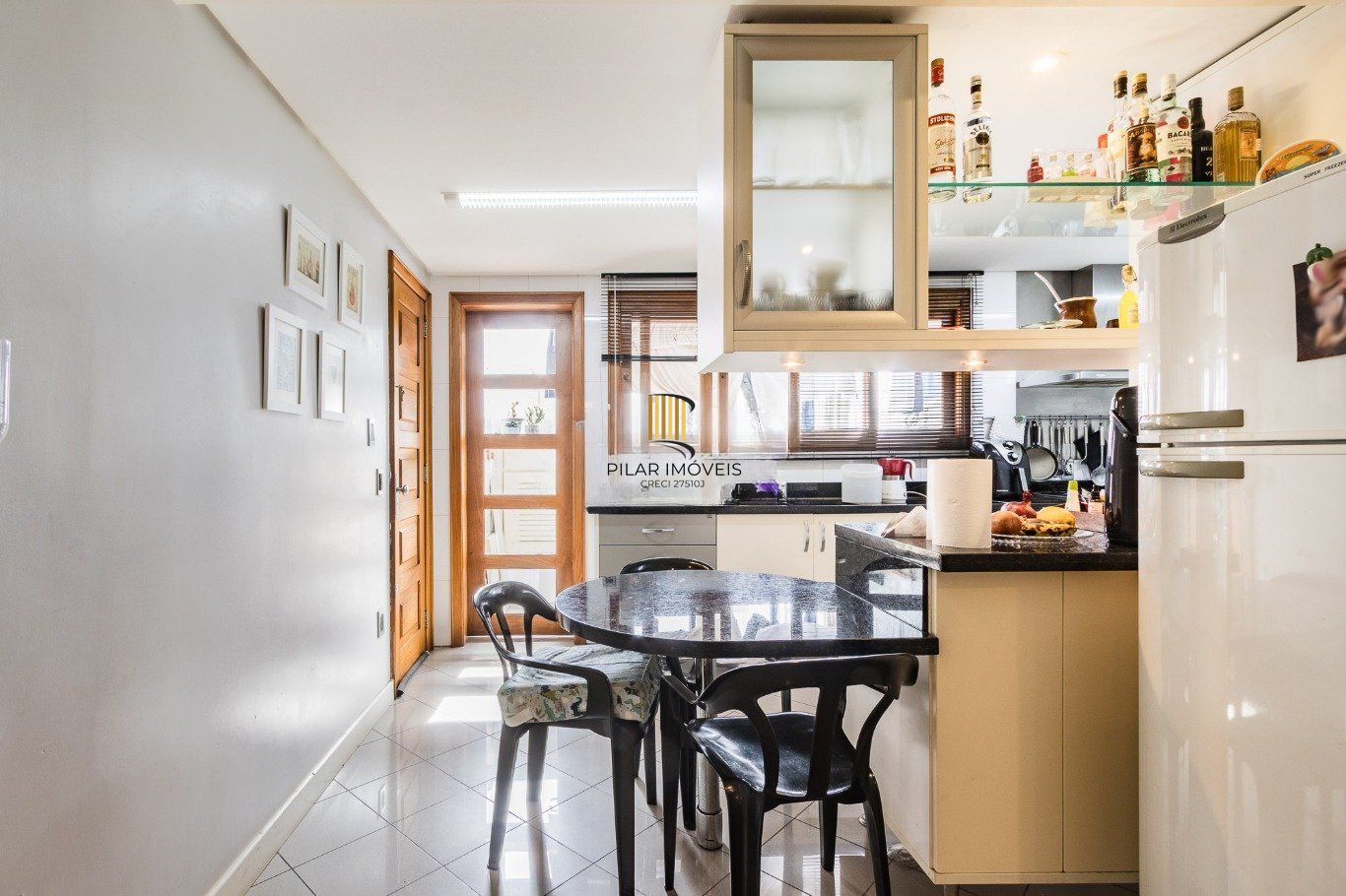 Apartamento com 3 quartos e 147m² à venda em Moinhos de Vento, Porto Alegre.