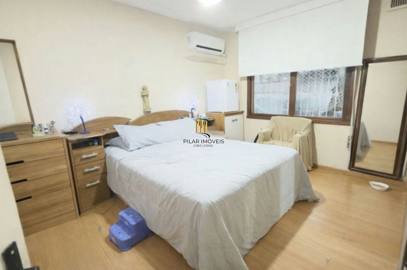 Casa com 3 dormitórios e edícula nos fundos no bairro Nonoai.