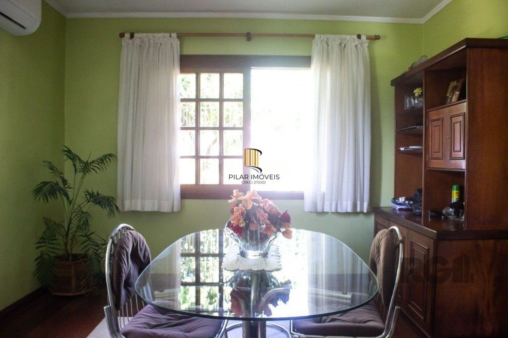 Casa 298m² - 4 dormitórios, 3 vagas na Zona Norte