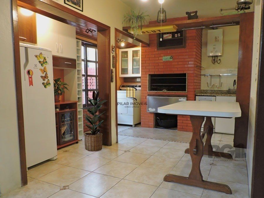 EXCELENTE casa térrea MAIS um loft construído em edícula anexa, com pátio.