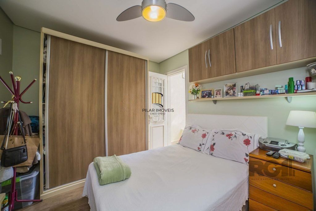Casa de 4 dormitórios no bairro Glória