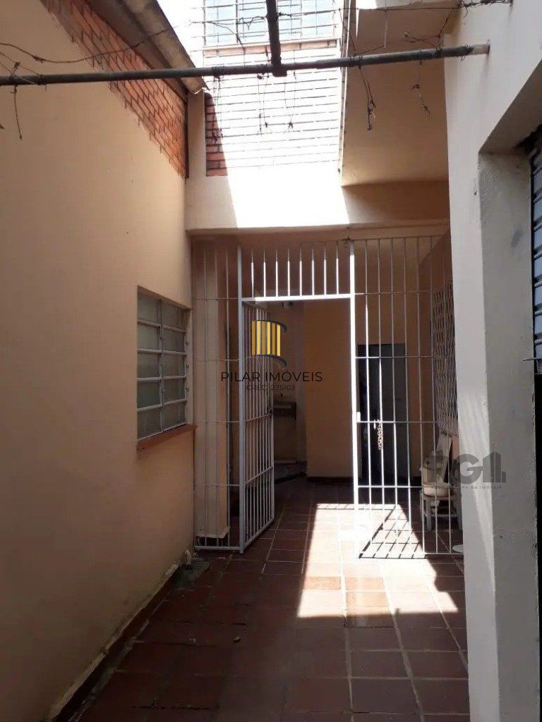 Casa com 5 dormitórios no bairro Passo das Pedras - Porto Alegre
