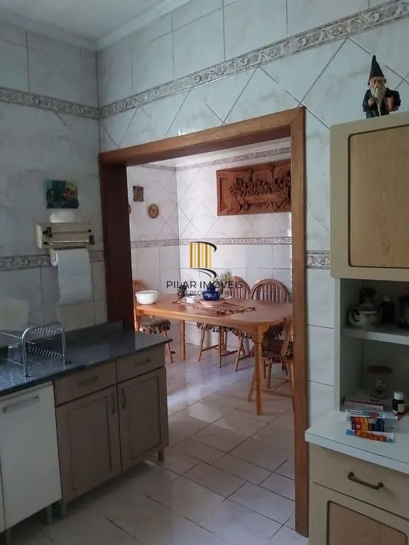 Casa com 4 dormitórios no bairro Passo da Areia
