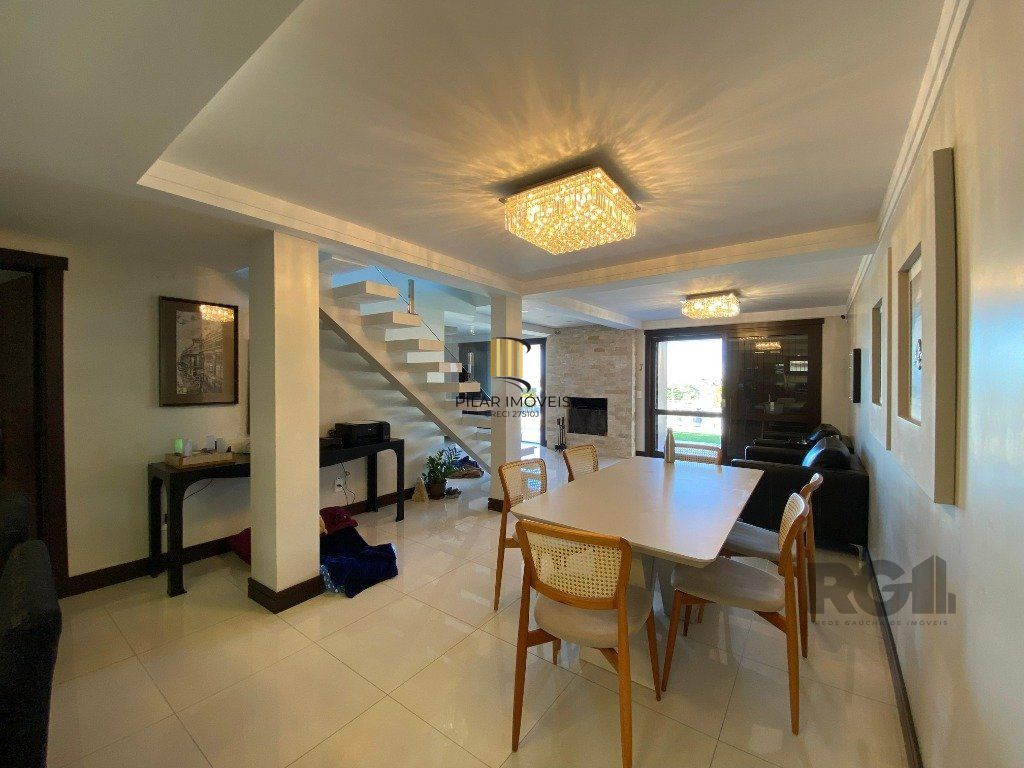 Casa 4 dormitórios no bairro Centenário