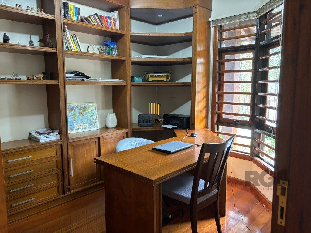 Casa 4 dormitórios no bairro Teresópolis