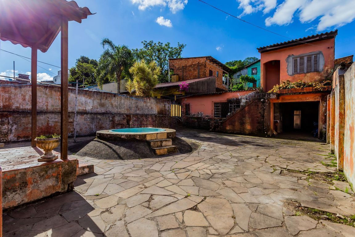 Casa de 3 dormitórios  no Bairro Vila Jardim - Porto Alegre