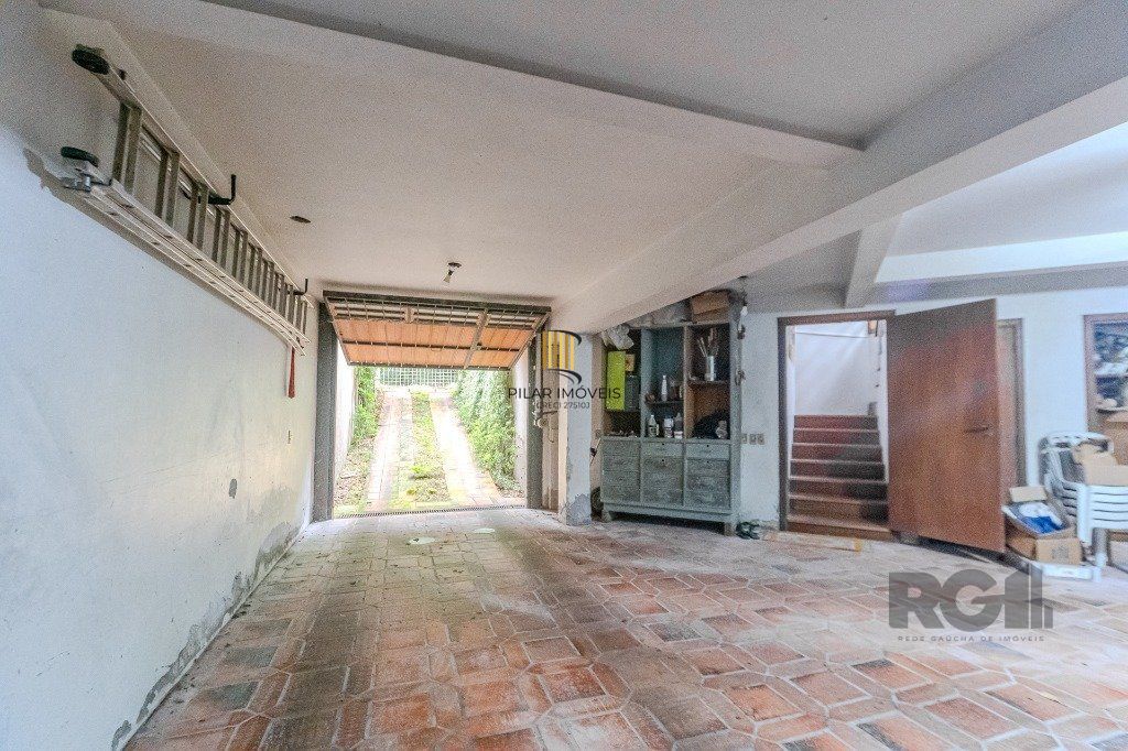 Casa 400m² - 5 dormitórios, 4 vagas no bairro Vila Jardim