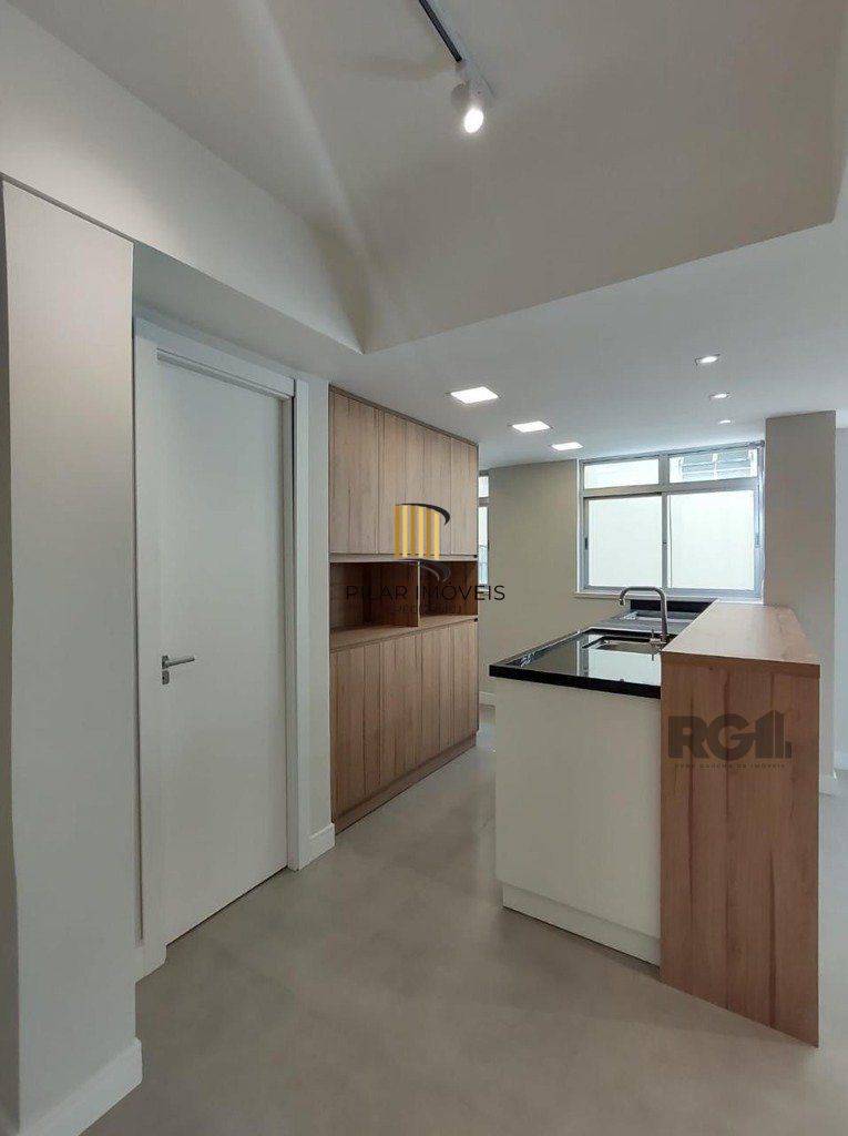 Apartamento semi mobiliado, 67m², 2 dormitórios, 1 vaga no bairro Petrópolis