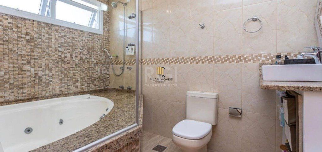 Excelente casa com 3 dormitórios e piscina
