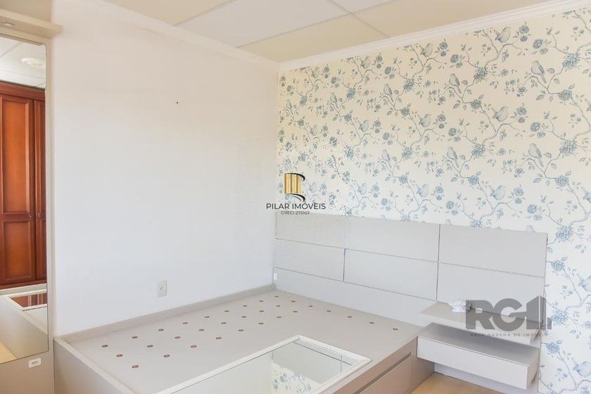 Casa de 197m² - 5 dormitórios, 3 vagas no bairro Rubem Berta
