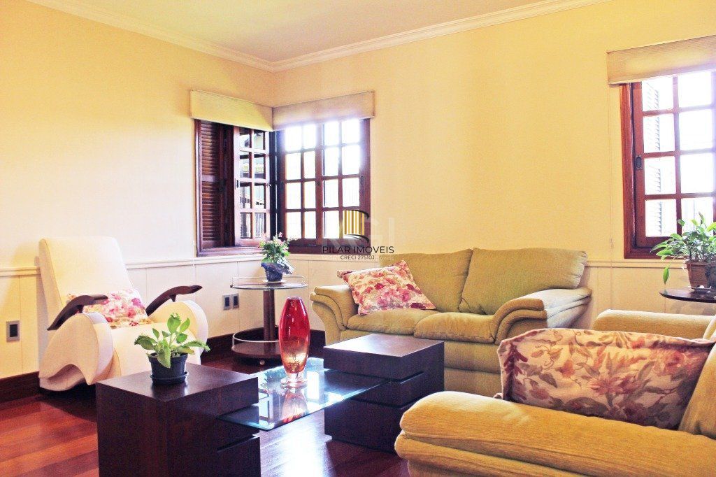 Casa para Venda - 300m², 4 dormitórios, sendo 1 suites, 4 vagas - Coronel Aparício Borges - Pilar Imóveis