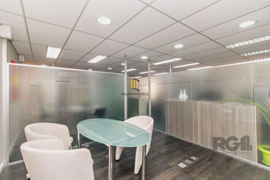 Excelente sala comercial de 140m² no centro.