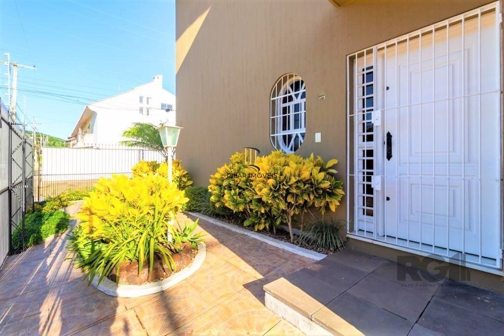 Casa de 380m², bairro Guarujá
