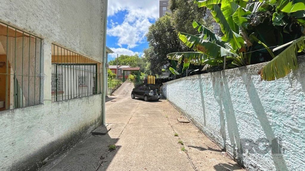 Casa à venda na Rua Marechal Mesquita, no bairro Teresópolis.
