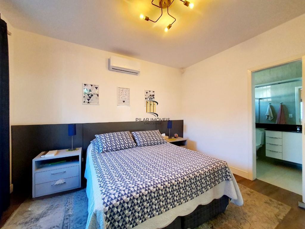 Casa de  3 dormsitorios no Bairro Camaquã - Porto Alegre