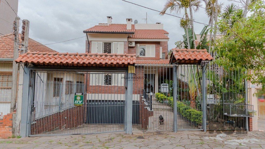 Casa 394m², 4 dormitórios, 4 vagas no bairro Cristo Redentor