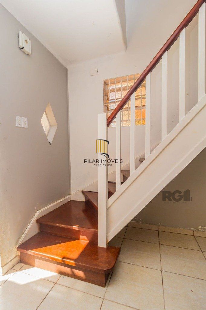 Casa com 99,73m², 2 dormitórios, 2 vagas no bairro Floresta