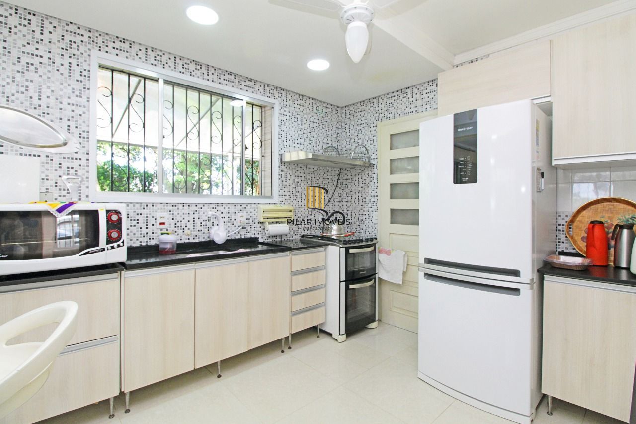 Duas casas em meio a muita natureza