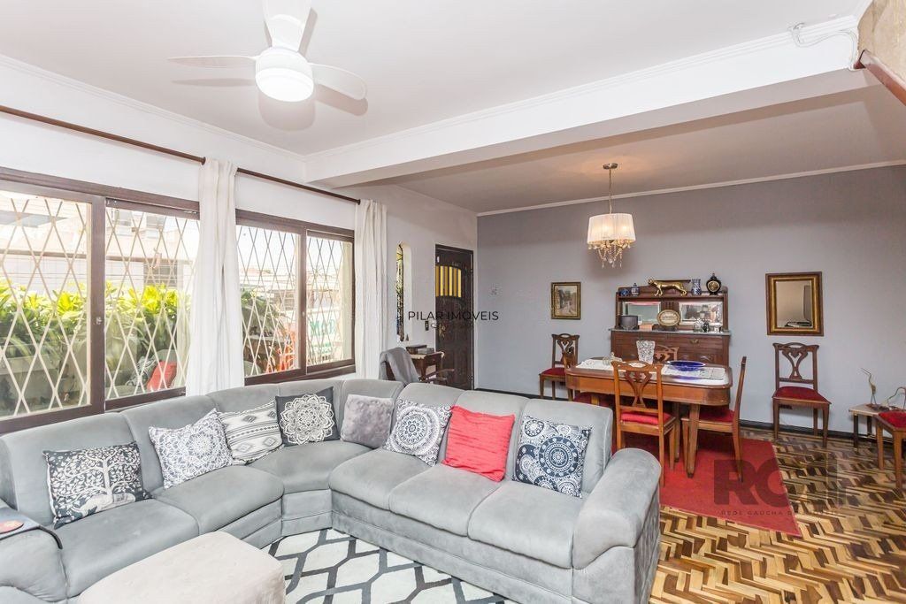 Casa 210m² - 3 dormitórios, 2 vagas